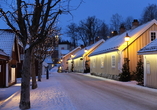 Schlendern Sie durch die winterlichen Straßen von Bærums Verk.
