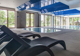 Entspannen Sie im Hallenbad des Hotels.