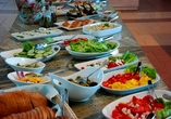 Das Buffet des Hotels bietet viele Leckereien.