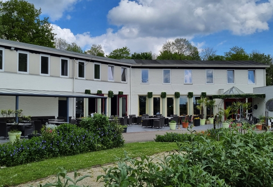 Das Hotel de Elderschans begrüßt Sie mitten im Grünen.