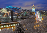 Edinburgh erstrahlt zur Adventszeit in bunten Farben.