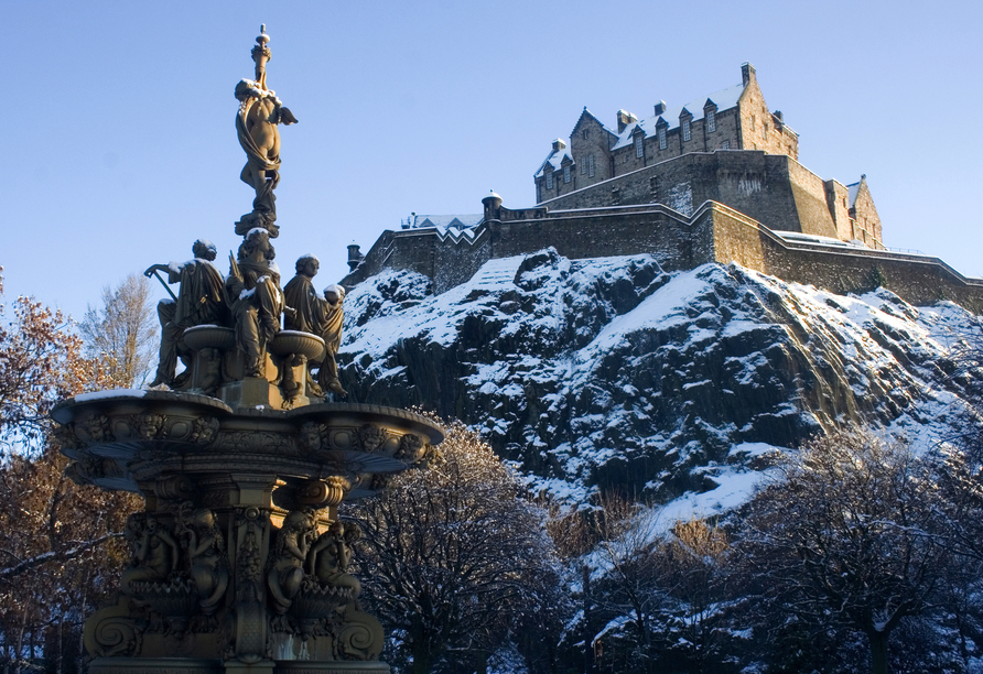 Wenn Sie das Eintrittsgelderpaket dazu gebucht haben, besichtigen Sie das berühmte Edinburgh Castle.