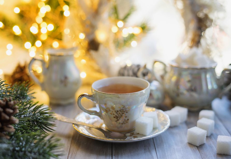 Im Rahmen des zubuchbaren Eintrittsgelderpakets kommen Sie in den Genuss eines stimmungsvollen Afternoon Teas.