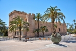 In Elche dürfen Sie auch beeindruckende Bauwerke wie den Palast von Altamira bestaunen.
