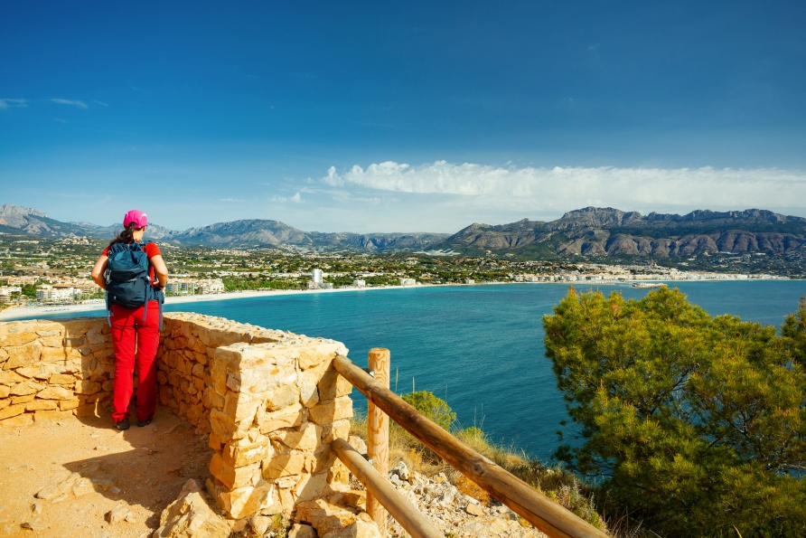 Lernen Sie die malerische Costa Blanca bei einem Aufenthalt in dem idyllischen Küstenstädtchen L'Albir kennen.