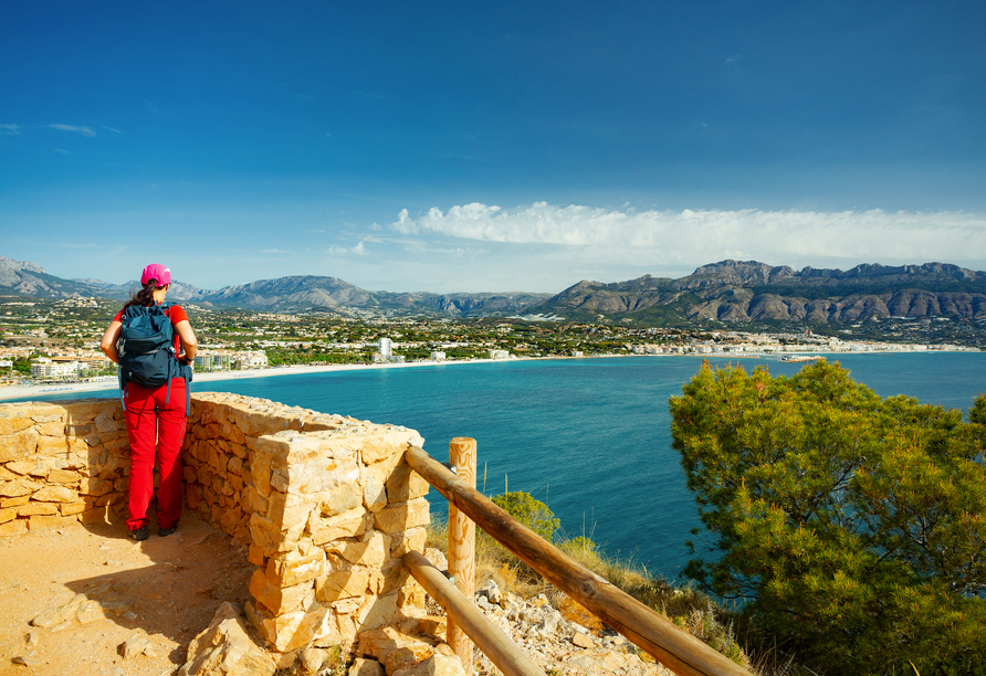 Lernen Sie die malerische Costa Blanca bei einem Aufenthalt in dem idyllischen Küstenstädtchen L'Albir kennen.