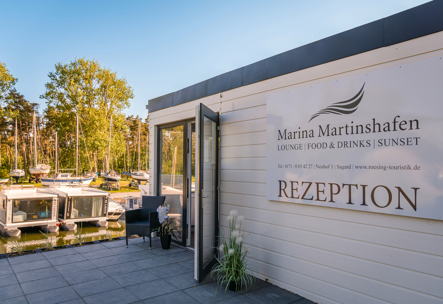 Die Rezeption des Marina Martinshafens empfängt Sie herzlich!