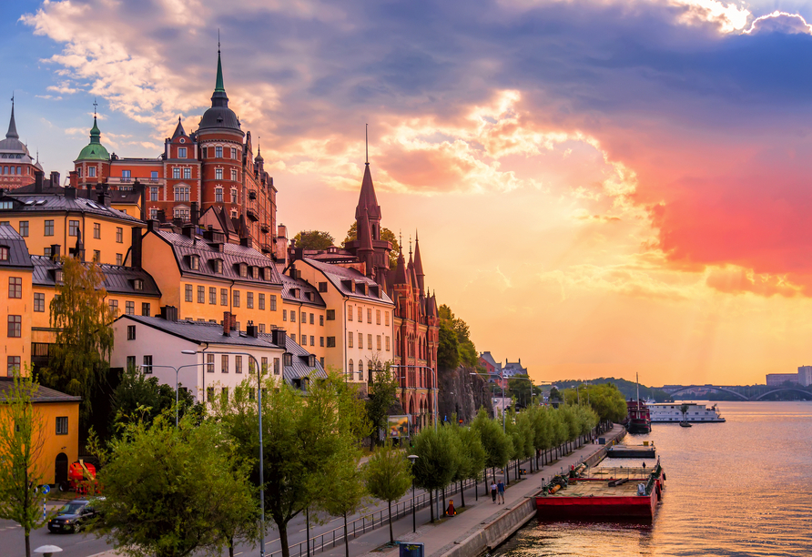 Stockholm vereint elegante Altstadtgassen mit königlichen Schlössern, prachtvollen Gebäuden und moderner Architektur.