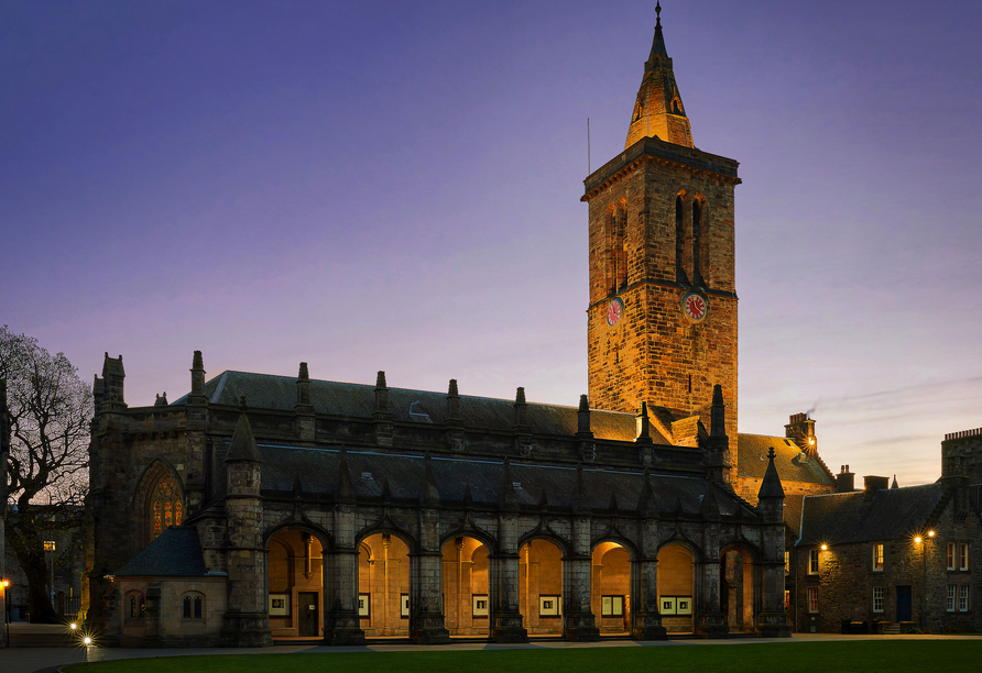 Freuen Sie sich auf einen Besuch der Universitätsstadt St. Andrews und besuchen Sie u.a. die Universitätskirche St. Salvator’s Chapel.