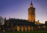 Freuen Sie sich auf einen Besuch der Universitätsstadt St. Andrews und besuchen Sie u.a. die Universitätskirche St. Salvator’s Chapel.