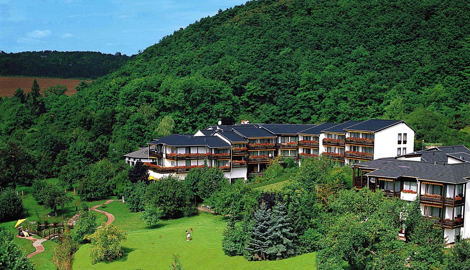 Das Parkhotel Maasberg liegt mitten im Grünen in einer großzügigen Parkanlage.