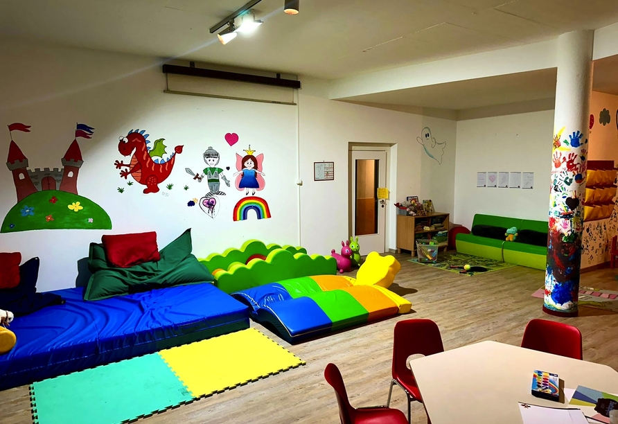 Im Spielzimmer des Hotels können die kleinen Gäste nach Lust und Laune toben.