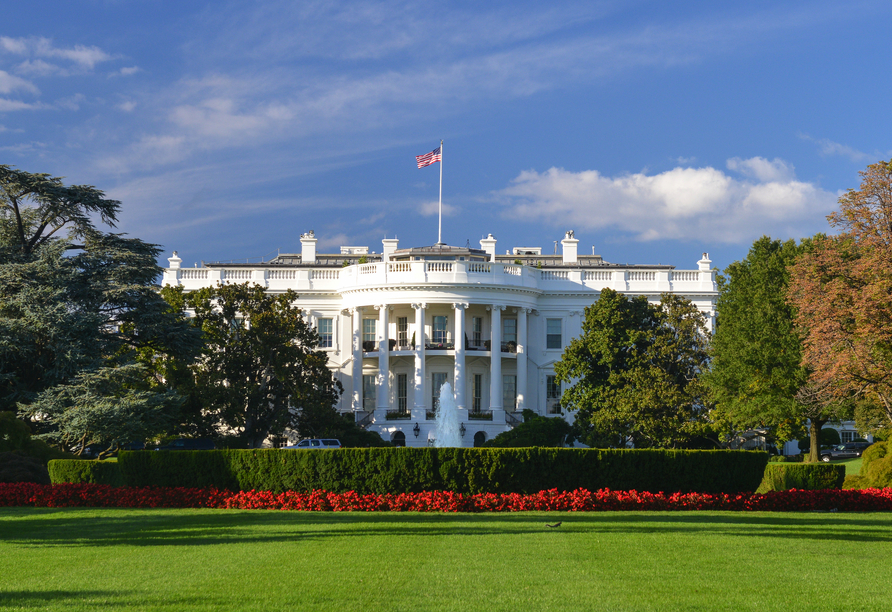Die Stadtrundfahrt führt Sie auch zum Weißen Haus – ein weltbekanntes Wahrzeichen in Washington.