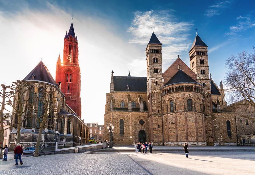 Besuchen Sie die St.-Johannes-Kirche und Servatius-Basilika am Vrijthof in Maastricht.