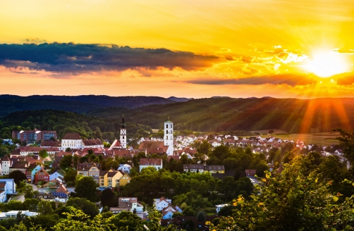 Die Herzogstadt Sulzbach-Rosenberg liegt idyllisch im Grünen.