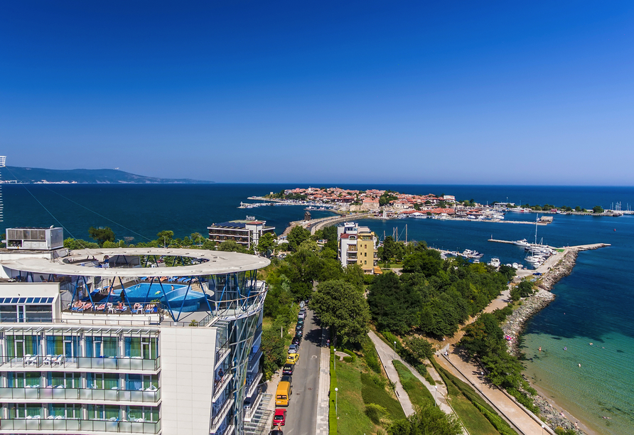 Blick auf das Hotel Sol Marina Palace und die Altstadt von Nessebar