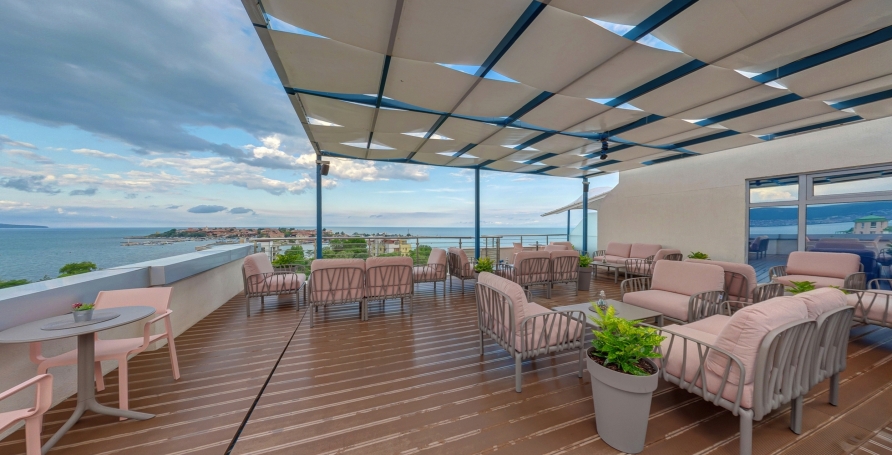 Traumhafter Blick von der Sky Bar auf die Altstadt von Nessebar