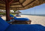 An den Strandliegen des Blue Ocean Resorts können Sie mit Blick auf den Horizont die Seele baumeln lassen.