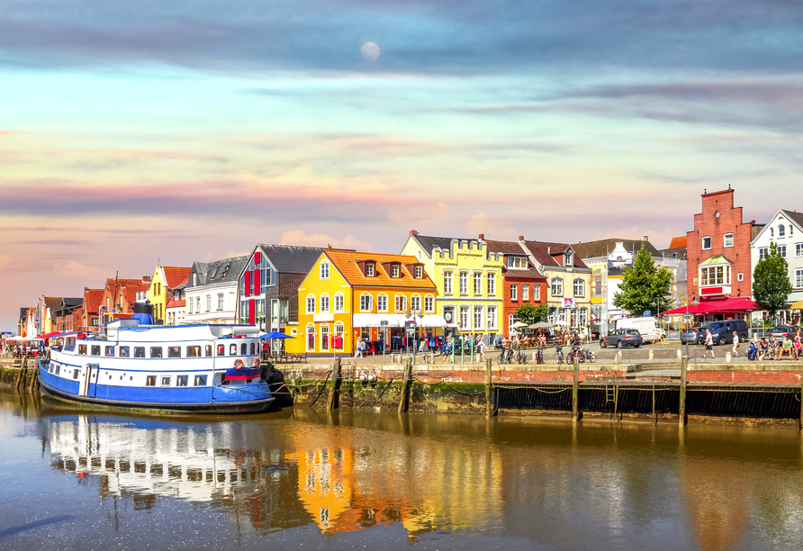 Die bunte Stadt Husum liegt nicht weit von Ihrem Urlaubshotel entfernt.