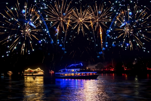 Freuen Sie sich auf Rhein in Flammen und genießen Sie das Feuerwerk vom Schiff aus! 