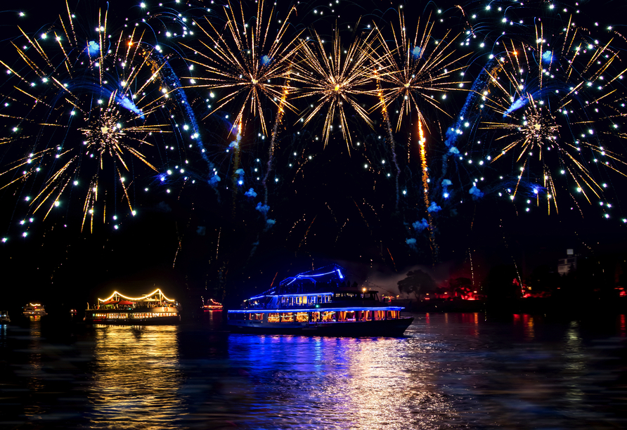 Freuen Sie sich auf Rhein in Flammen und genießen Sie das Feuerwerk vom Schiff aus! 