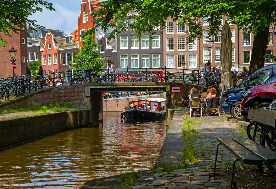 Freuen Sie sich auf eine aufregende Grachtenfahrt durch die Kanäle Amsterdams.