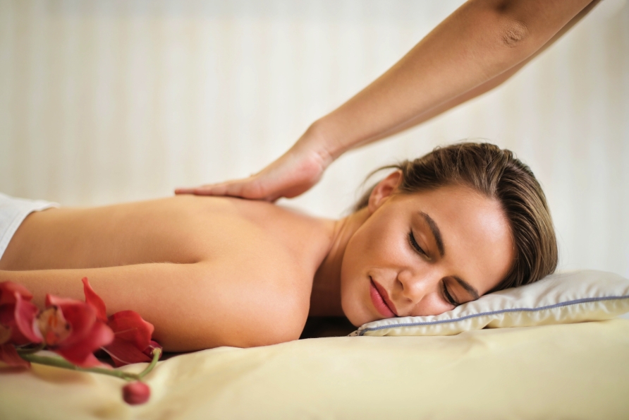 Lassen Sie sich bei Wellnessanwendungen verwöhnen.
