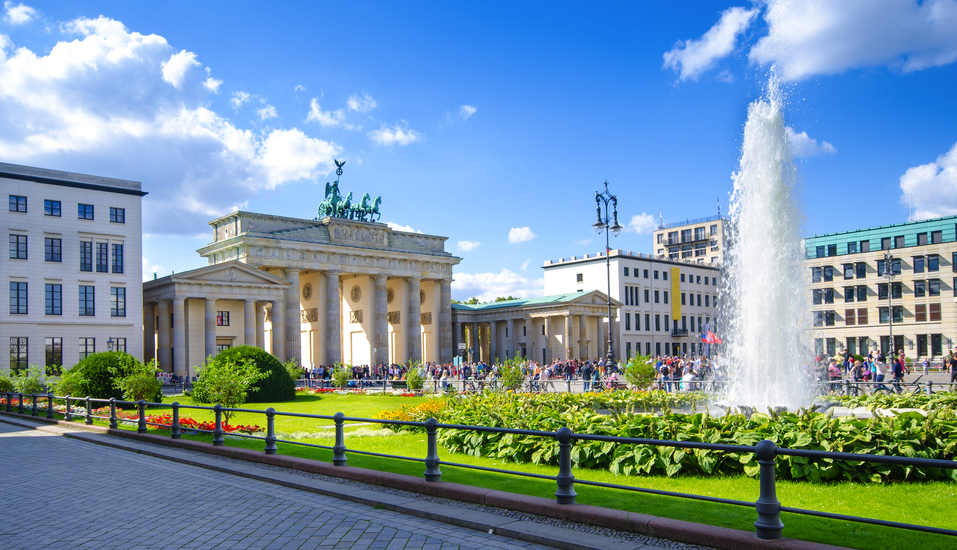Besuchen Sie das Brandenburger Tor.