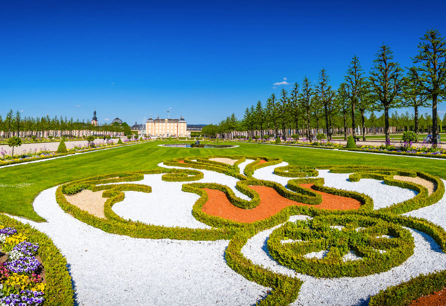 Traumhaft schön ist auch Schwetzingen mit seinem prachtvollen Schloss. 