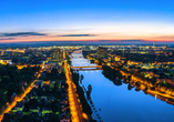 Mannheim und Ludwigshafen sind über eine Brücke miteinander verbunden.