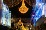 Freuen Sie sich auf festlich geschmückte Straßen wie die Grafton Street in Dublin.