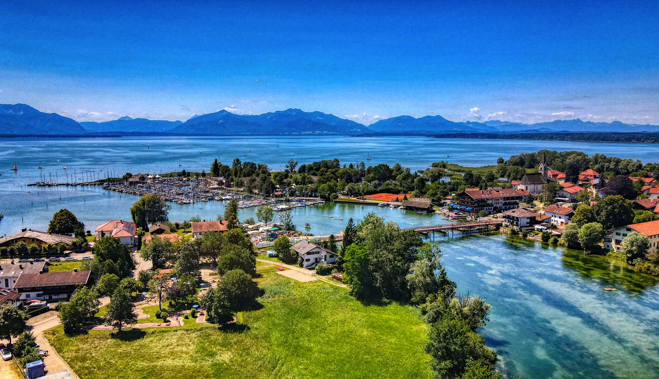 Der Chiemsee ist nicht weit von Ihrem Hotel entfernt.