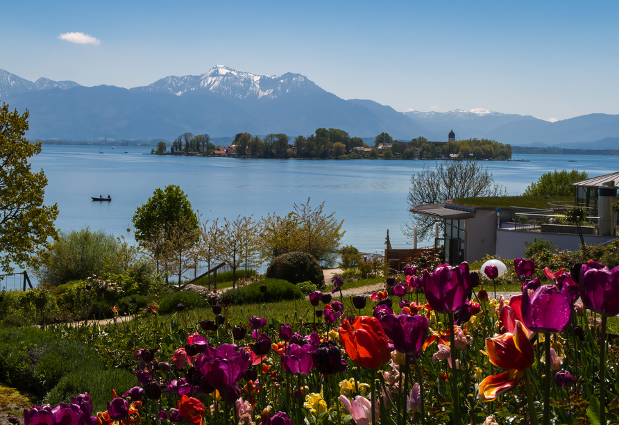 Der Chiemsee begeistert mit unvergleichlichen Ausblicken.