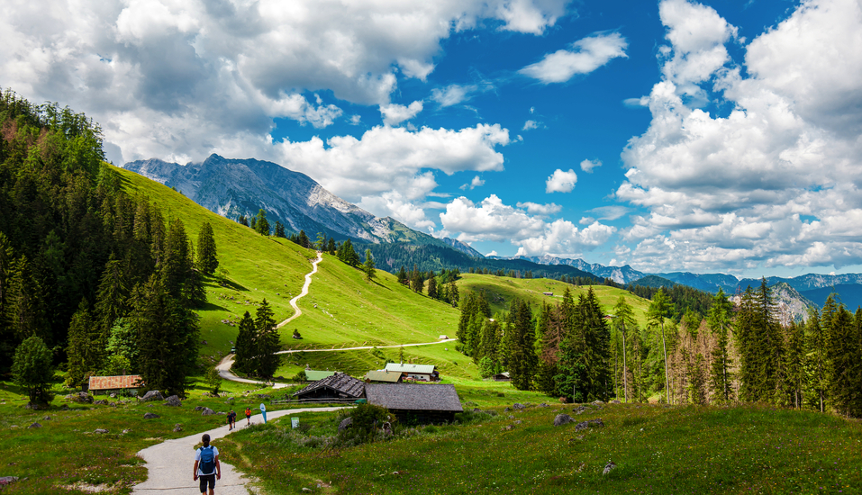 Wandern Sie die Mitterkaseralm entlang und entdecken Sie das Berchtesgadener Land.