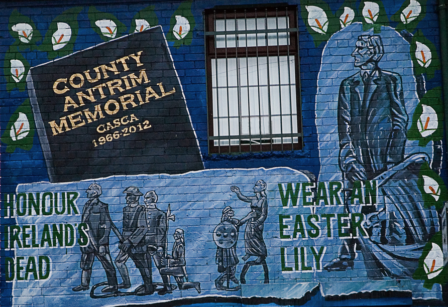 In Belfast werden Ihnen immer wieder Wandgemälde wie dieses begegnen, die sogenannten Murals.