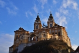 Das Stift Melk thront hoch über der Stadt.