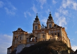Das Stift Melk thront hoch über der Stadt.