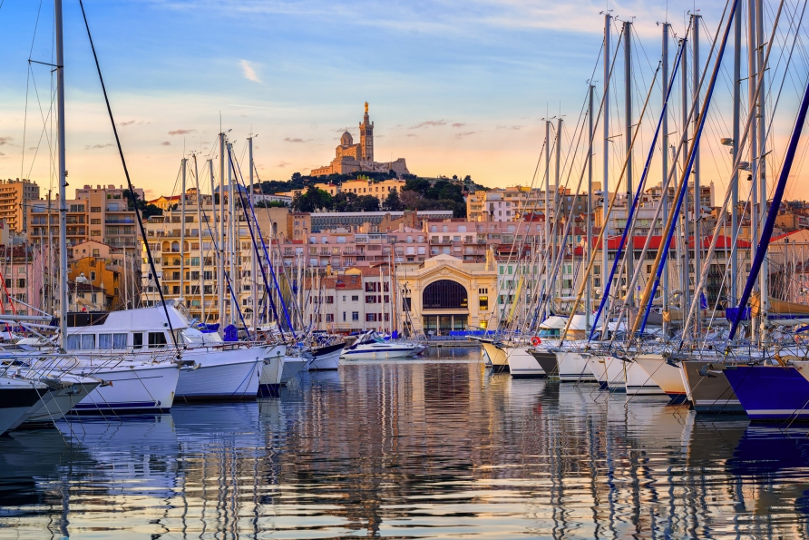 Der Hafen von Marseille verbindet maritimes Flair mit lebendiger Geschichte.