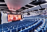 Im Theater an Bord erwarten Sie spektakuläre Shows und unvergessliche Abende.
