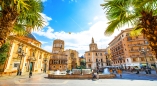 Auf der Plaza in Valencia erleben Sie spanisches Flair und lebendige Geschichte.