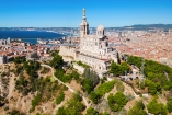 In Marseille thront die Basilika Notre-Dame de la Garde und schenkt Ihnen einen atemberaubenden Ausblick.