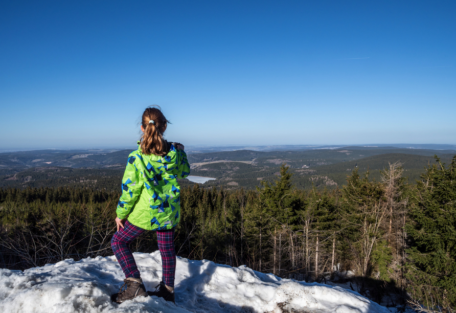 Genießen Sie atemberaubende Panoramen wie zum Beispiel auf dem Auersberg, Sachsens zweithöchstem Gipfel.