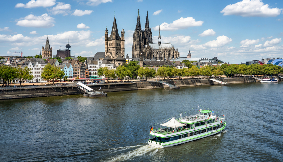 Lassen Sie sich den berühmten Kölner Dom und die schöne Altstadt nicht entgehen.