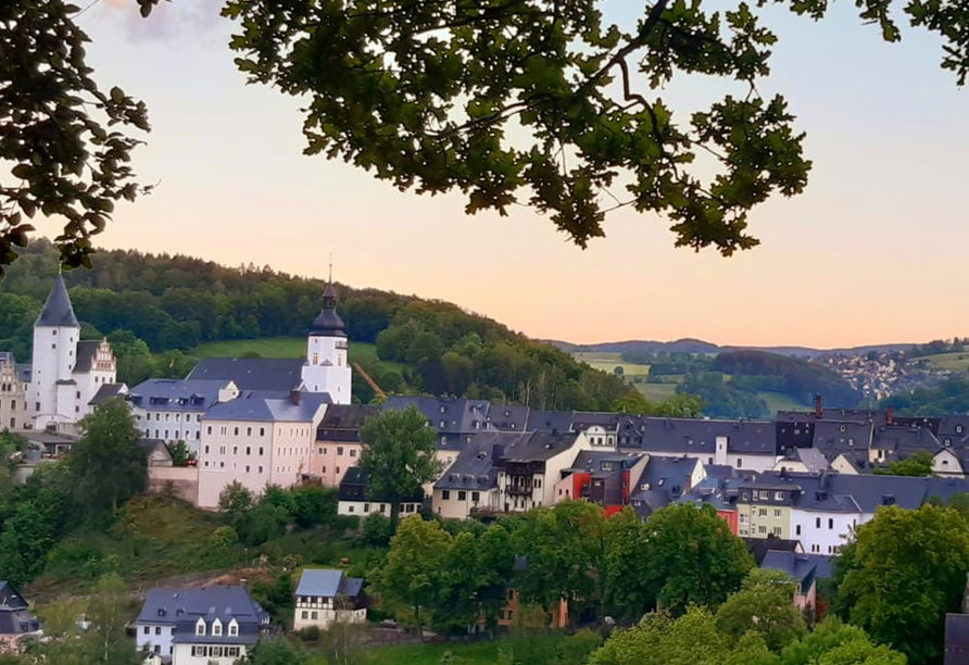 Wussten Sie, dass Schwarzenberg im Mittelalter ein Zentrum des Silber- und Zinnbergbaus war? Dies brachte der Stadt großen Reichtum.