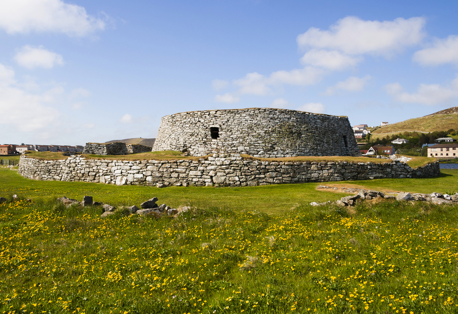 Besuchen Sie Clickimin Brock in Lerwick – eine beeindruckende Rundfestung aus der Eisenzeit.