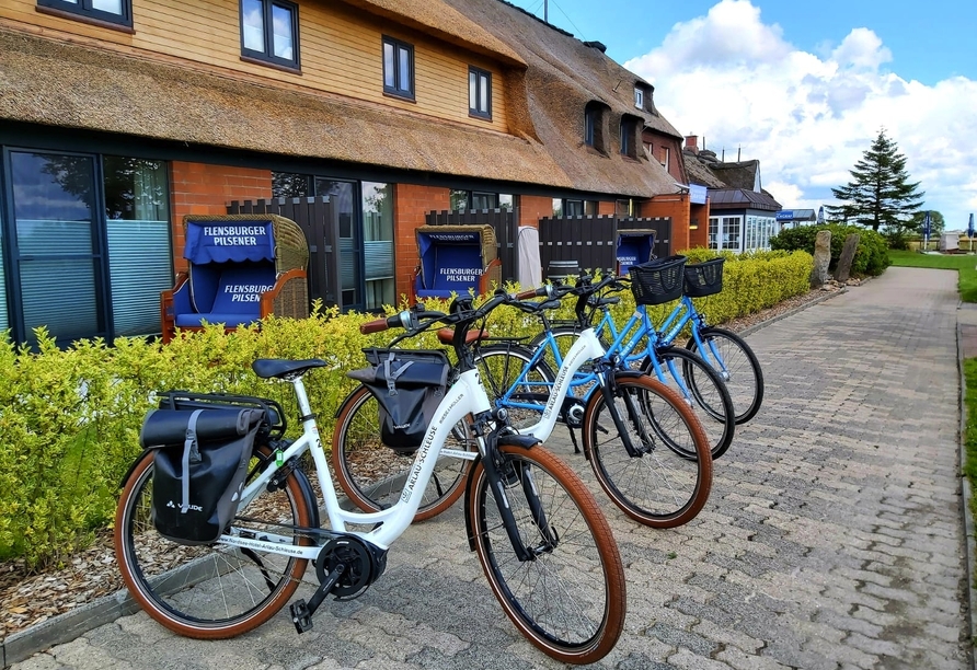 Im Hotel können Sie Fahrräder oder E-Bikes für ausgedehnte Erkundungstouren ausleihen!