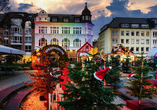 Festliche Stimmung unter funkelnden Sternen in der historischen Altstadt von Koblenz