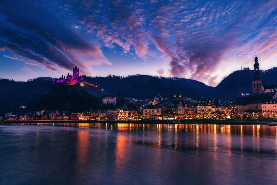 Die Reichsburg in Cochem thront stolz über der Mosel.