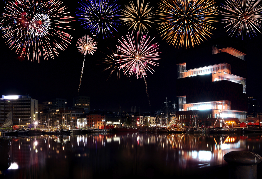 Bestaunen Sie das Silvesterfeuerwerk über Antwerpen.