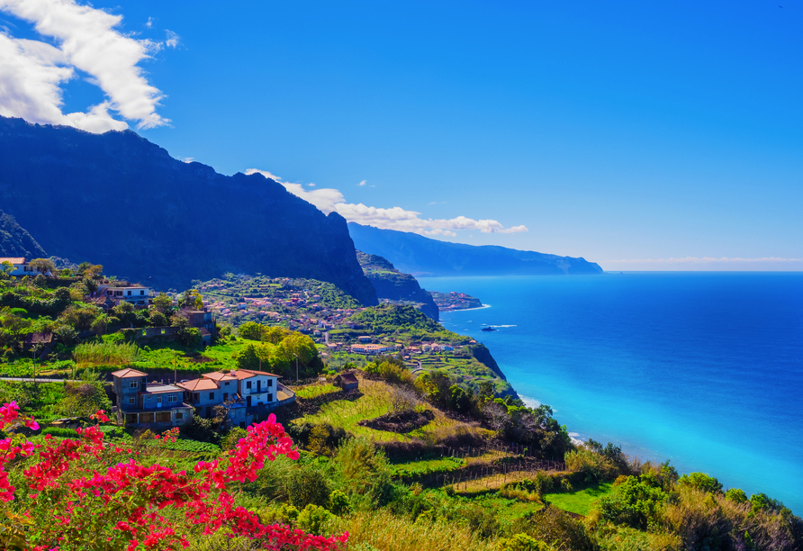 Insgesamt 7 Nächte verbringen Sie bei dieser Reise auf der traumhaften Blumeninsel Madeira.